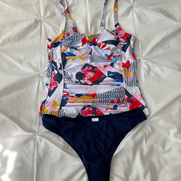 Floral three piece tankini (top & two bottoms) - Picture 5 of 16